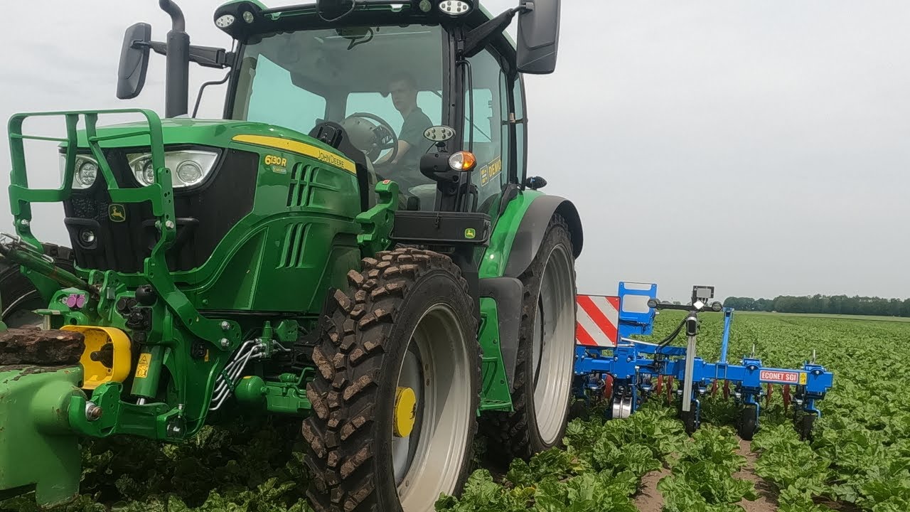 Bieten schoffelen met camera gestuurde schoffeltuig