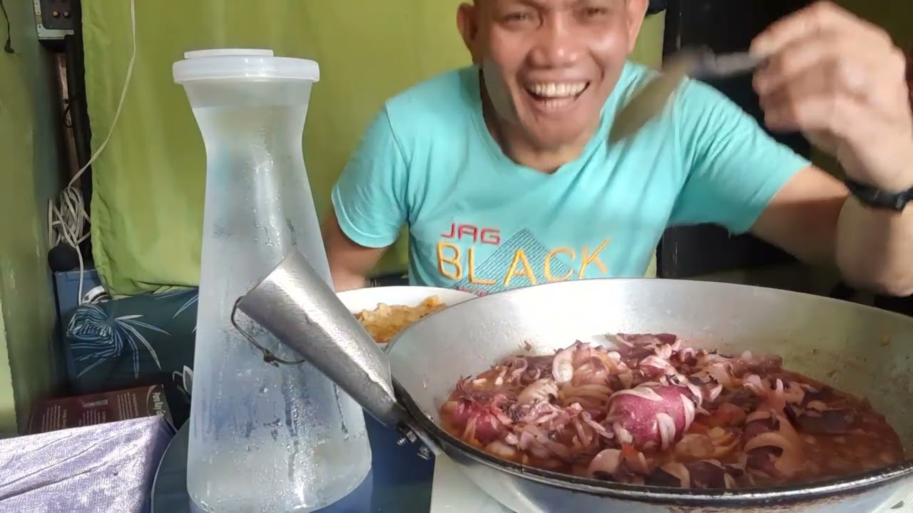 Pusit ginisa sa butter at scrumble egg native. @rollzsalvador