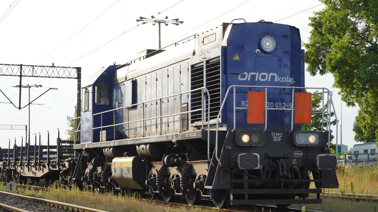 Odjazd tem2-309 Orion Kolej z platformami na szyny z Wejherowa w kierunku Gdyni .