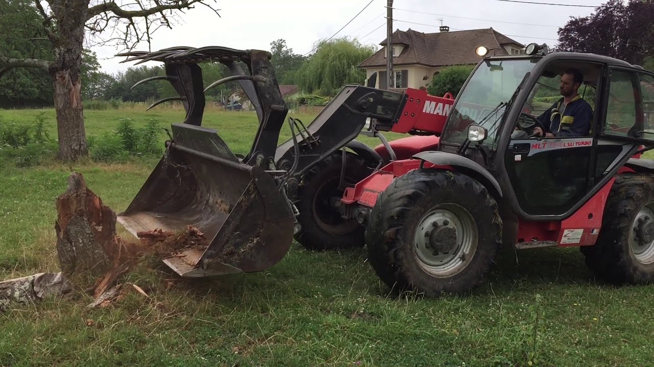 Manitou Maniscopic -  D&eacute;racinement vieux arbres - Gaec de l'Aube - Audeux