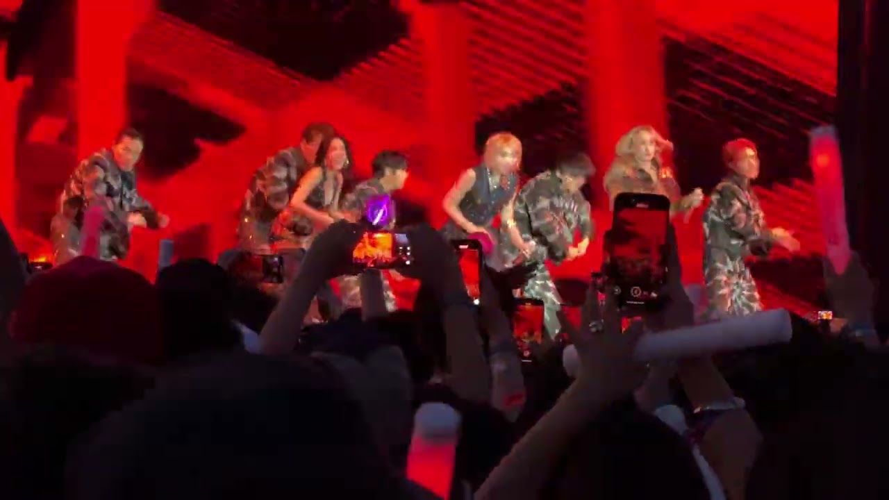 [4K] 2NE1 Head in the Clouds Full Set Fancam LA Day 2 (06-01-25)