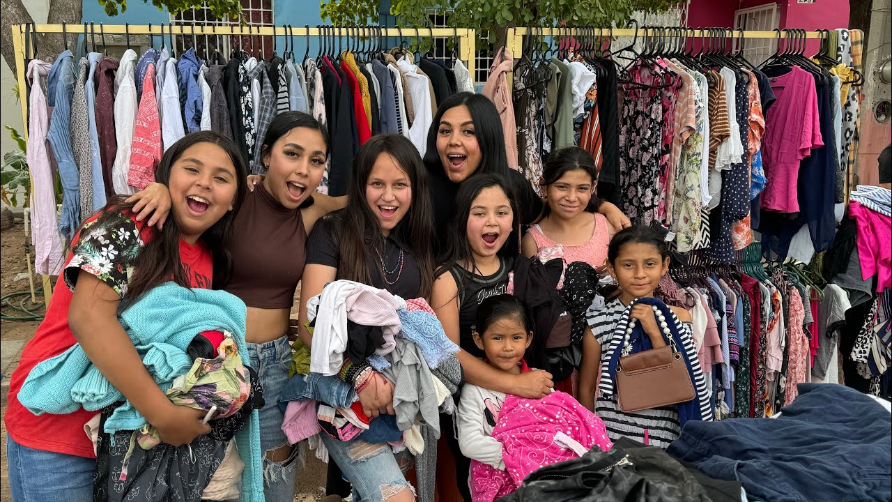 HICIMOS UN BAZAR, ASI VENDIERON ROPA LAS SOÑADORAS Y@DaniaRV_ 🛍️