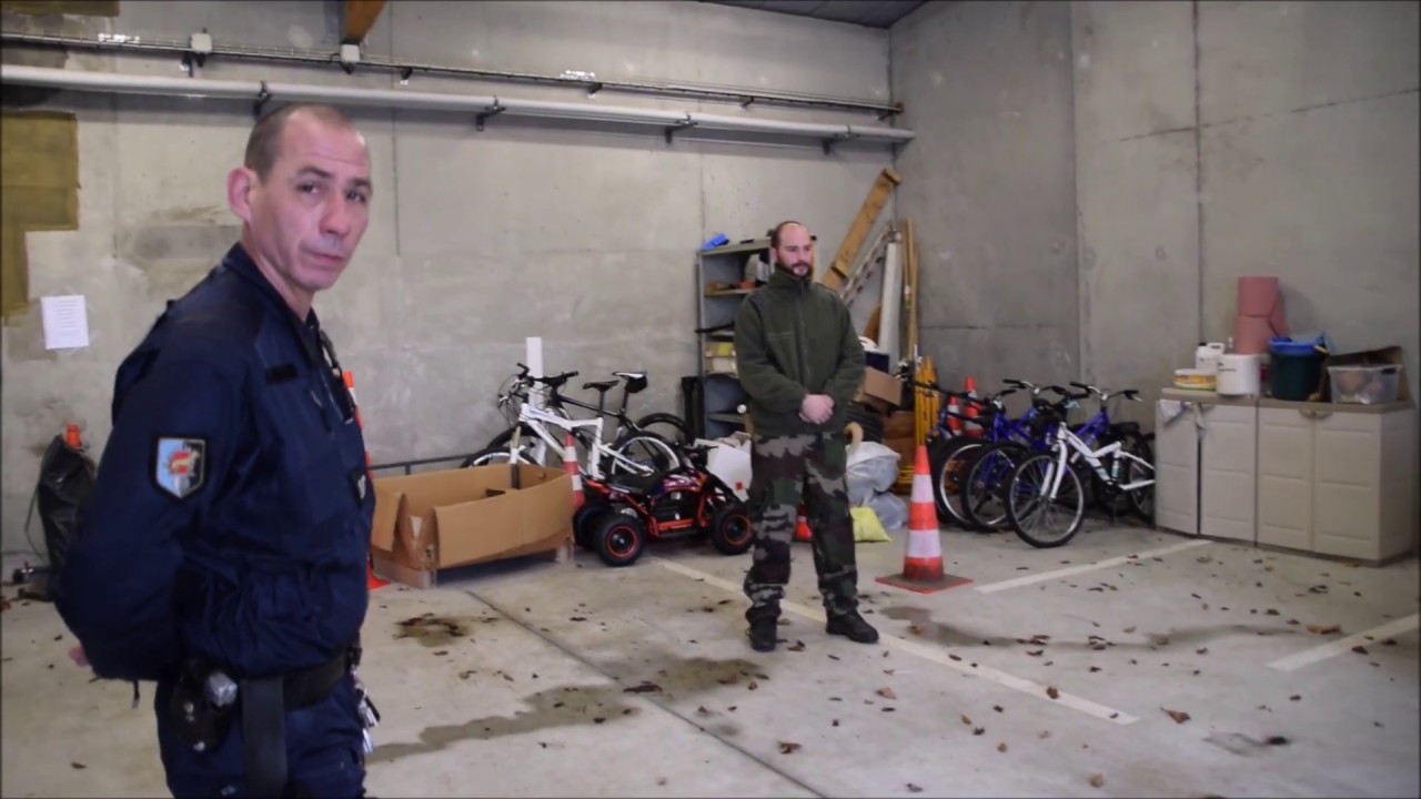 Démonstration d'un entraînement de chien stup' à Mortagne (Orne)