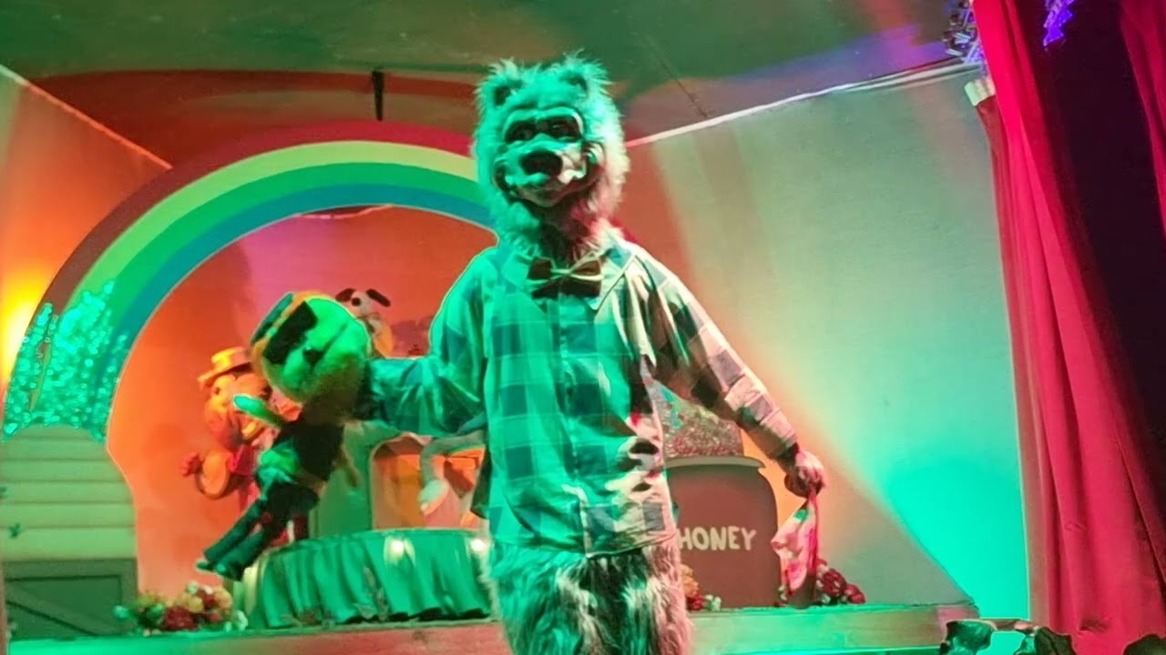 Gully Con 2 Hard Luck Bears show Rock Afire Explosion Blackpool Pleasure Beach Song