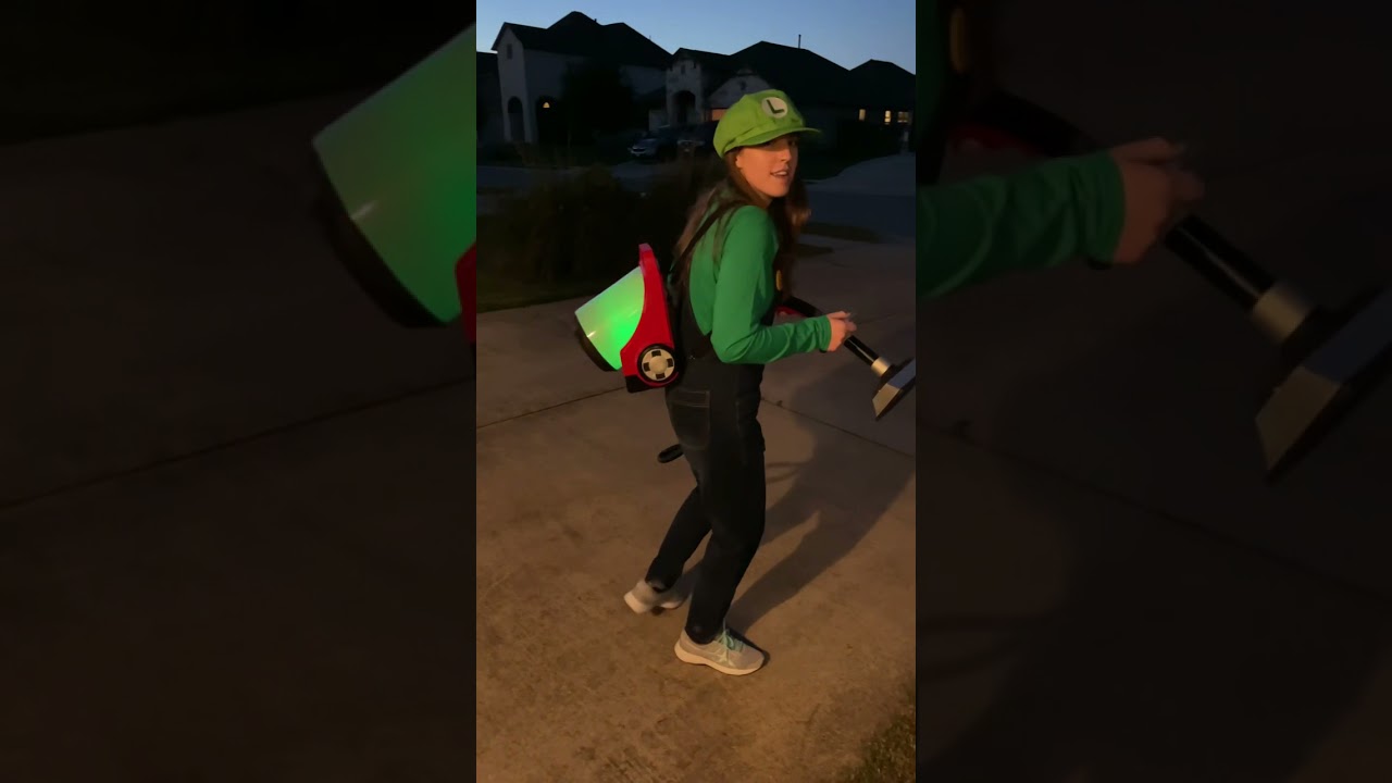 Luigi&rsquo;s Mansion 3 costume complete with Poltergust G-00