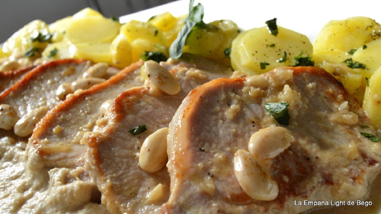Lomo de Cerdo con Almendras y Patatas Panadera. Receta fácil y rápida