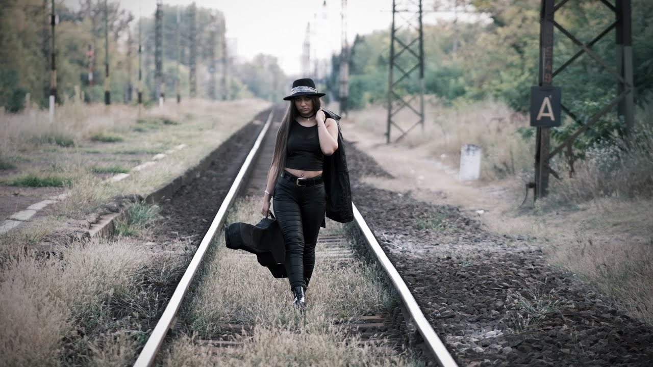Merci B - S&iacute;rok / Official Music Video /