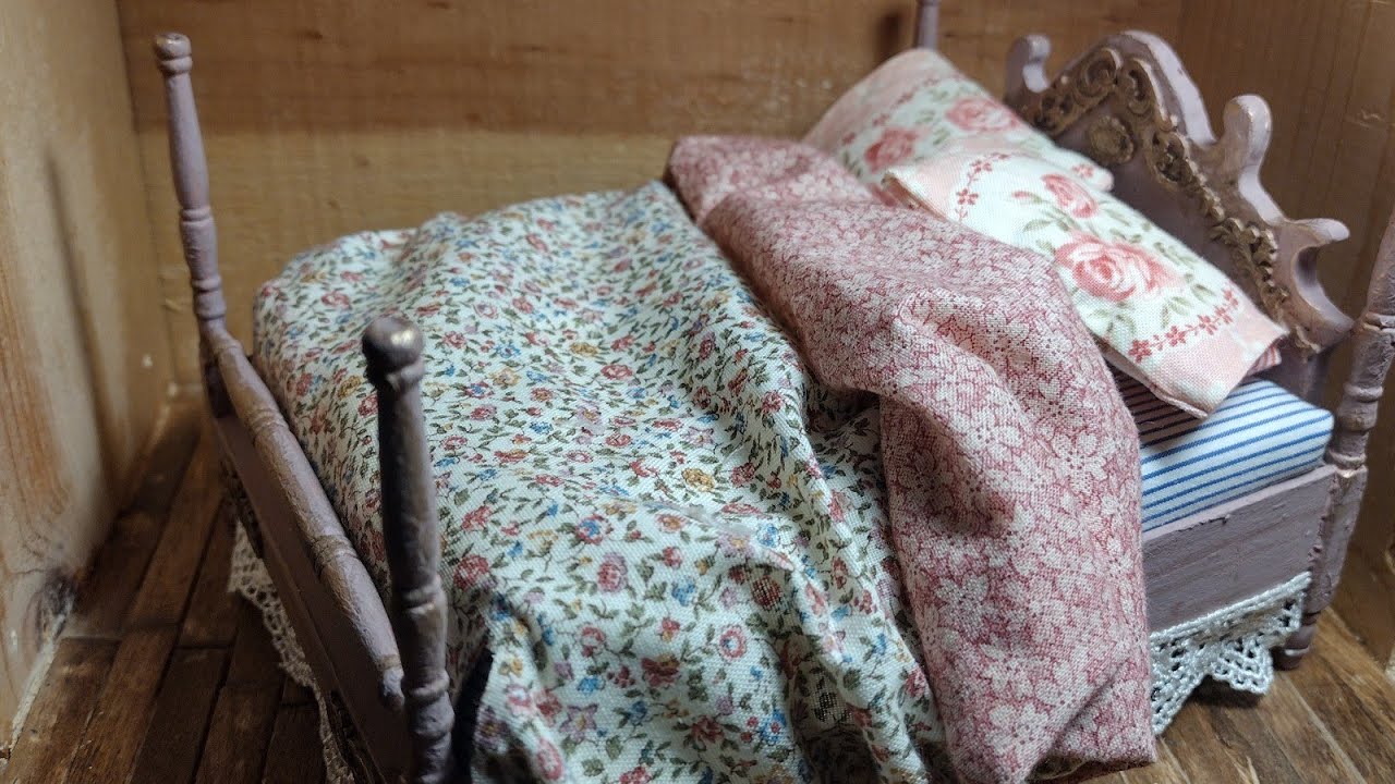 DOLLHOUSE BLANKET w/ALUMINIUM FOIL