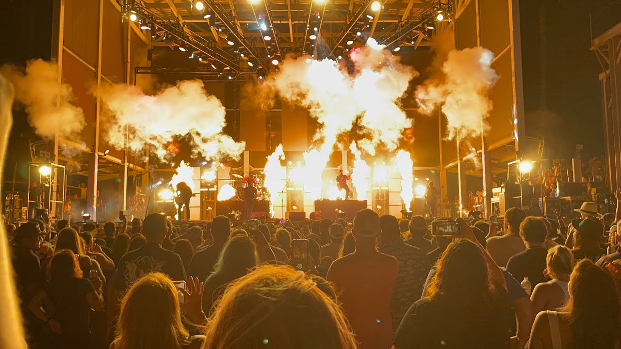 Koe Wetzel - Intro + Fuss & Fight (Live)