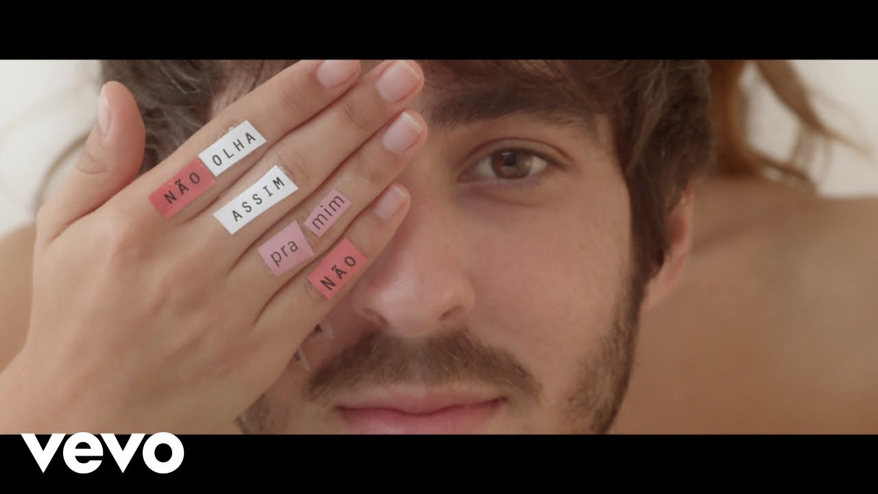 OUTROEU - N&atilde;o Olha Assim Pra Mim (Lyric Video)