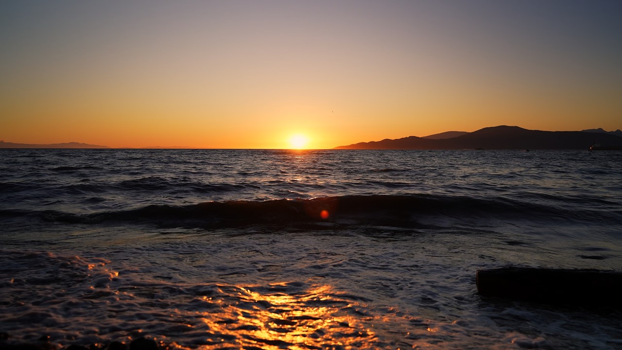 Relaxing Sunset Walk at Arcadia Beach, Vancouver | 4K HDR Binaural Audio