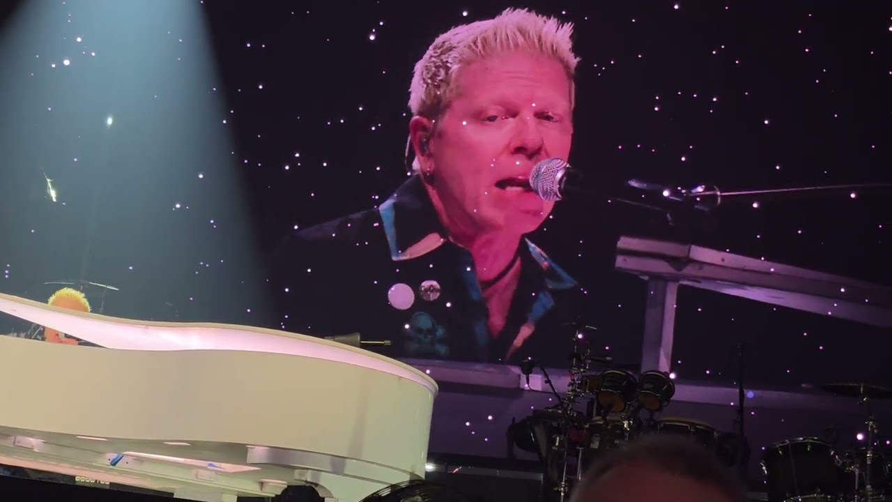The Offspring - Gone Away (Live at the Fargodome)