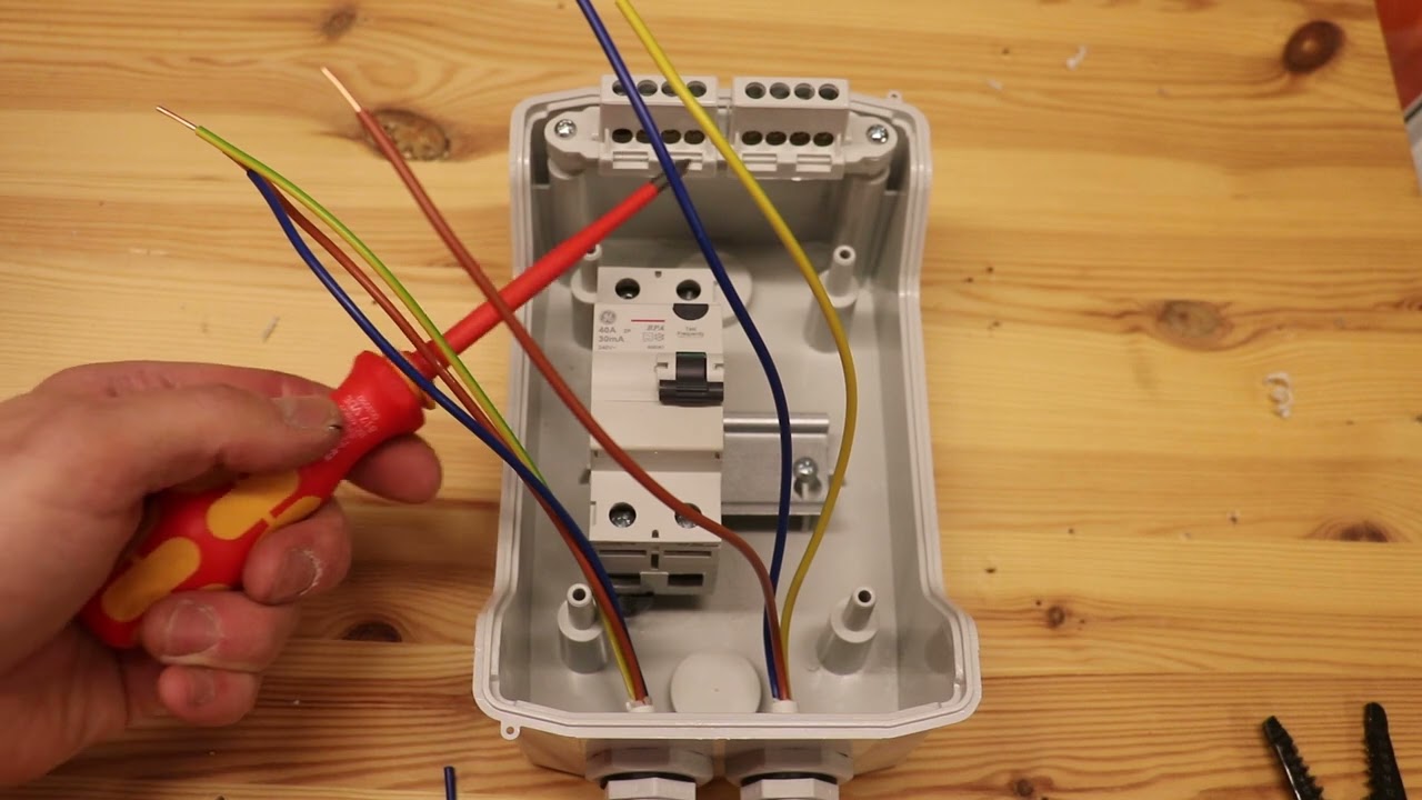 Vikavirtasuojakytkimen asennus IP65 moduulikoteloon