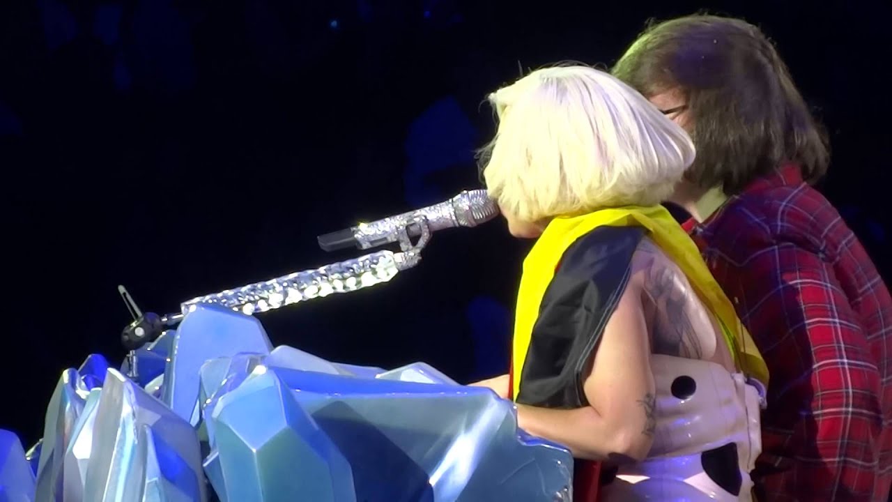 [HD] Lady Gaga - Born This Way - Live in Hamburg
