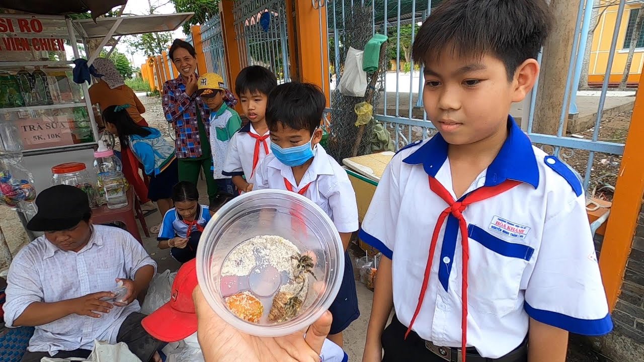 4h sáng, Anh Tuấn lại lọ mọ bắt đầu chuẩn bị cho một ngày đi bán dạo Ốc Mượn Hồn | Yêu Miền Tây 63