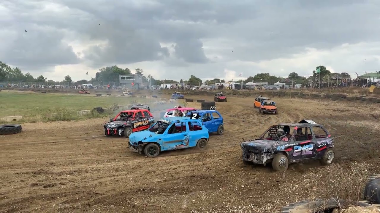 Stansted Raceway - 27.07.25 - Junior bangers - Heat 1 - Blue band