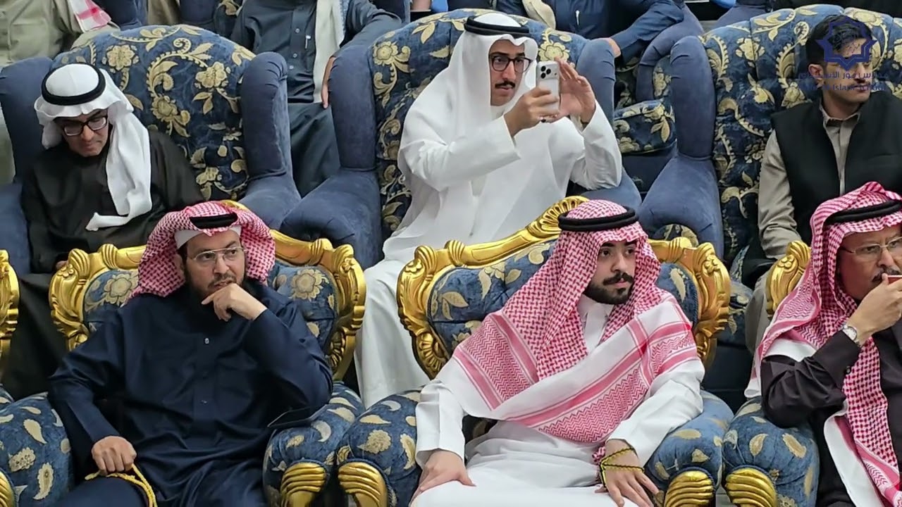 بقلوبٍ مليئة بالفخر، نحتفي بتكريم أبنائنا المتفوقين في المرحلة المتوسطة خلال الفصل الدراسي الأول.