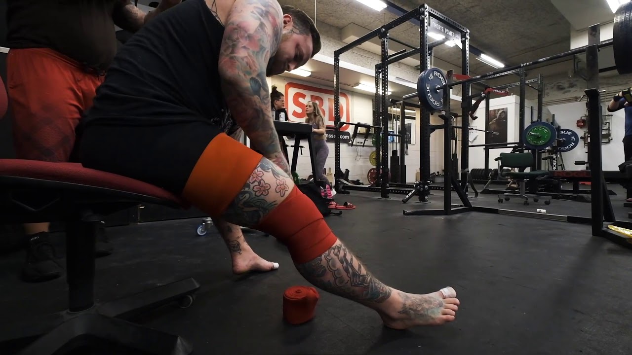 Squats at Thors Power Gym