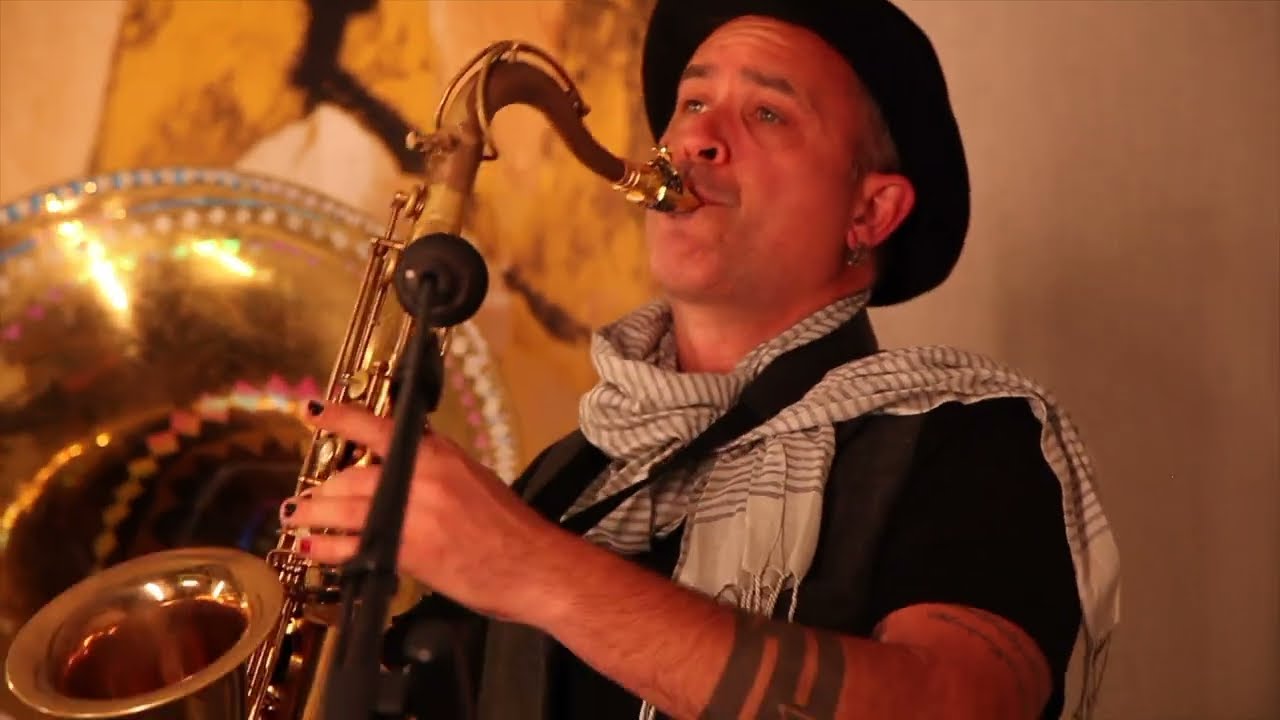 Bon Bon Vivant performs 