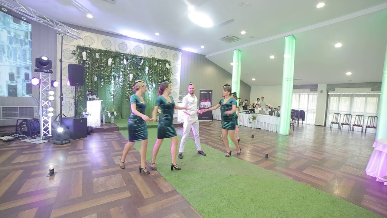 MADRIN STEWARDESS GREEN #FMgroup @andrewmoskin @andreas #aeroflot #stewardess