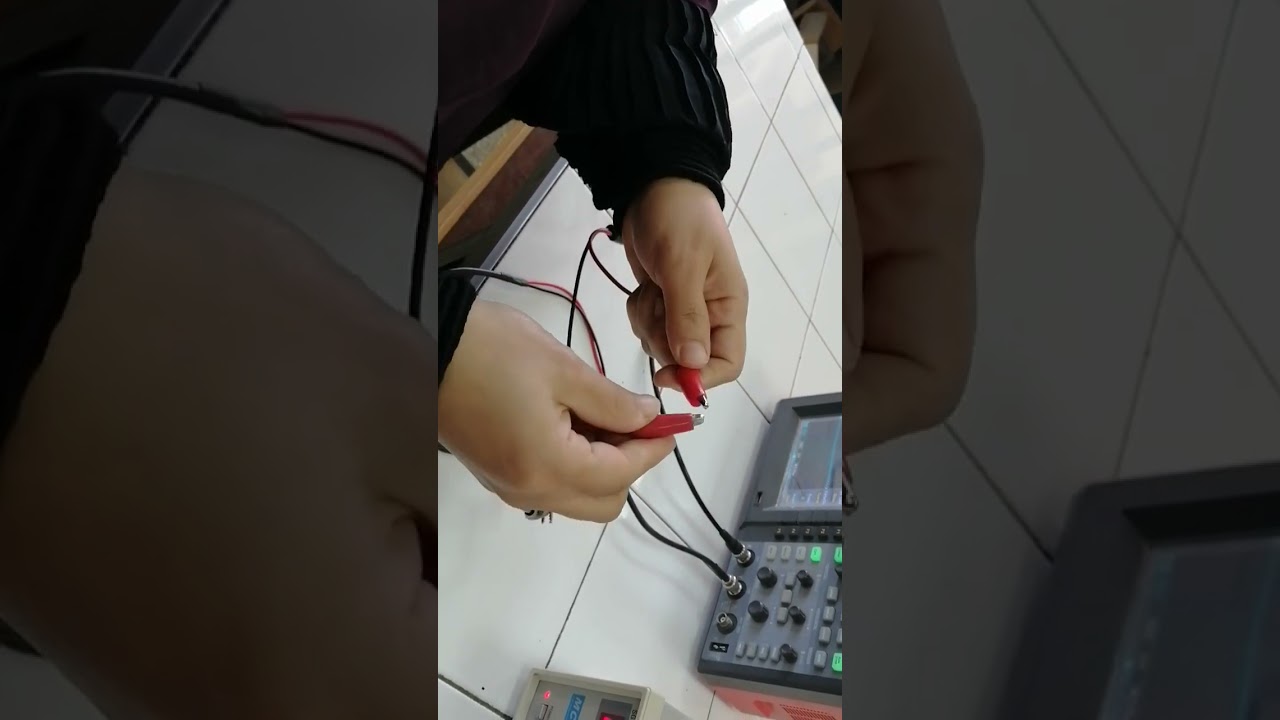Oscilloscope And Function Generator شرح أجهزة مولد الذبذبات وراسم الاشارة