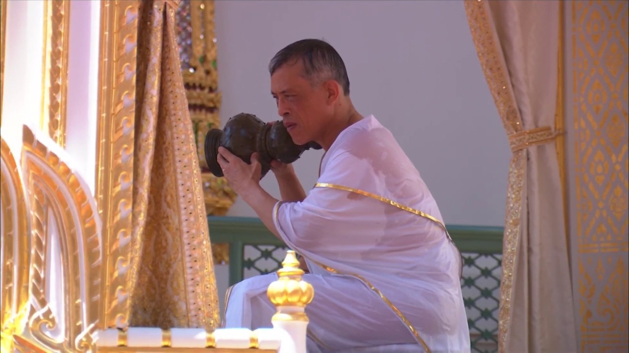 พิธีสรงน้ำพระมุรธาภิเษก ในพระราชพิธีบรมราชาภิเษก