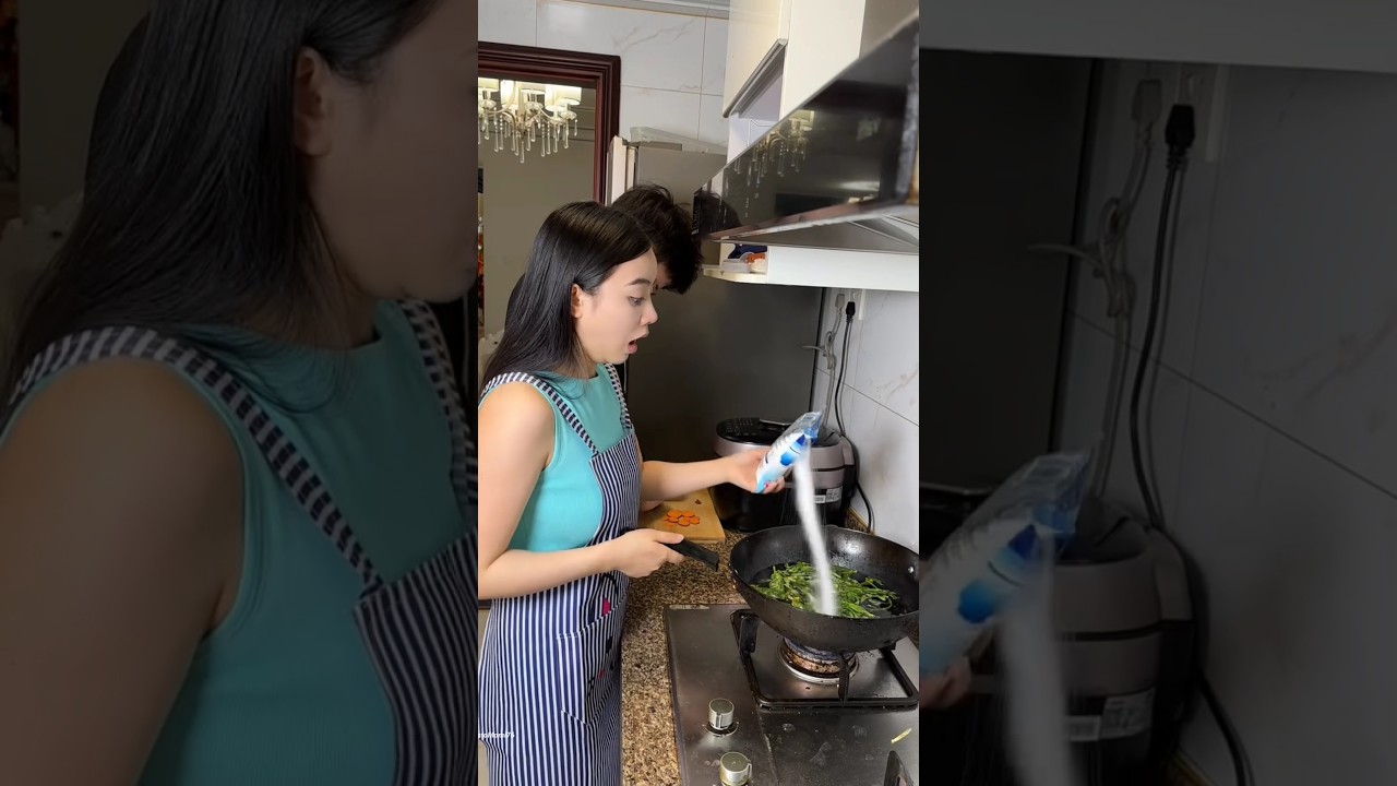 Unbelievable packet of salt fell from the wife into the vegetable #shortsvideo