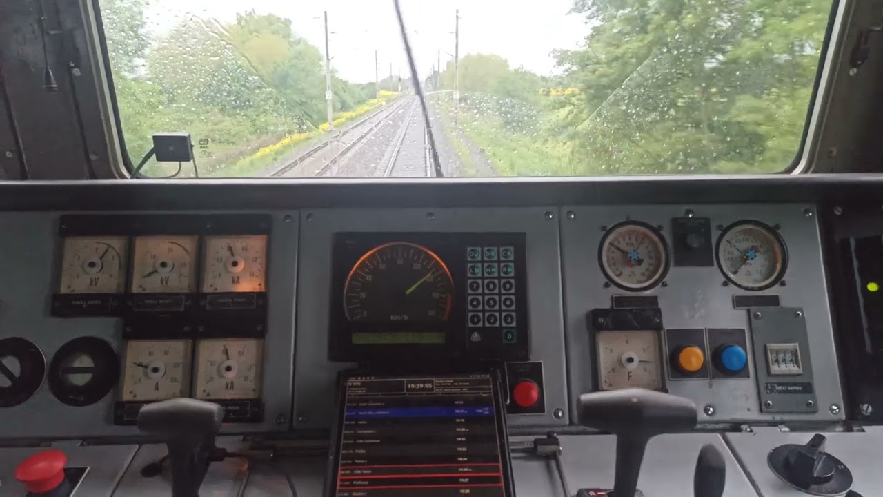 Lokomotiva řada 362...max speed 50-140km/h, odjezd z Kolina na mokru...9vozů 482tun @NormalniFira