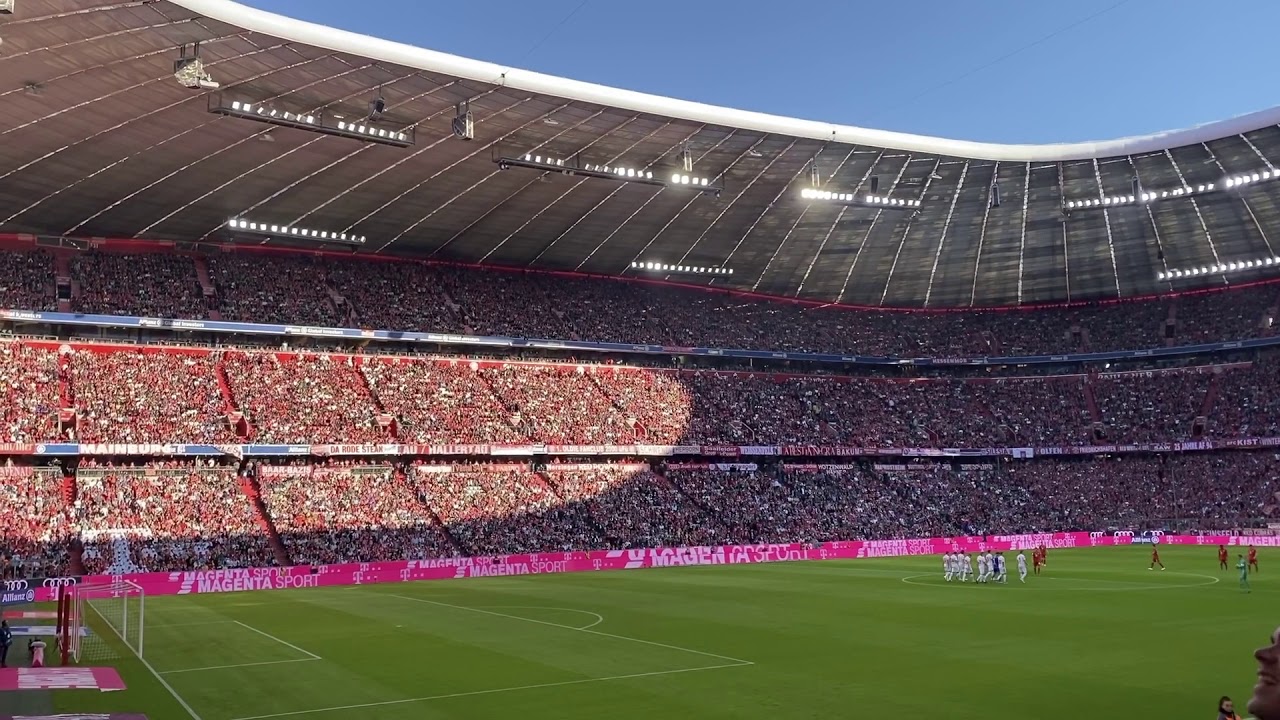 MASSIVE support by Union-Supporters at Allianz Arena l FC Bayern München - 1. FC Union Berlin 2:1