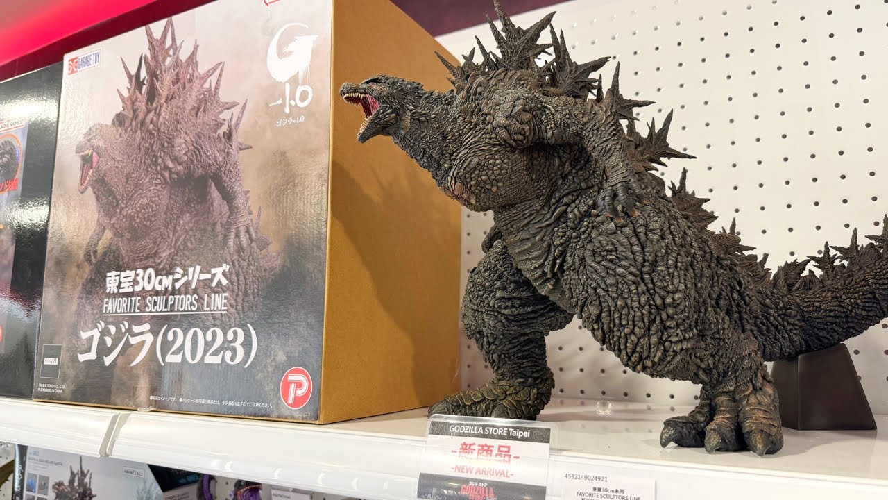 FUN Godzilla Store Experience | SHM Godzilla Figures & More! 🥰