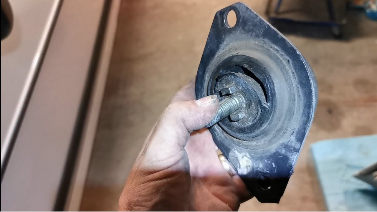 Saab 900 Classic, How I replaced the engine mounts.
