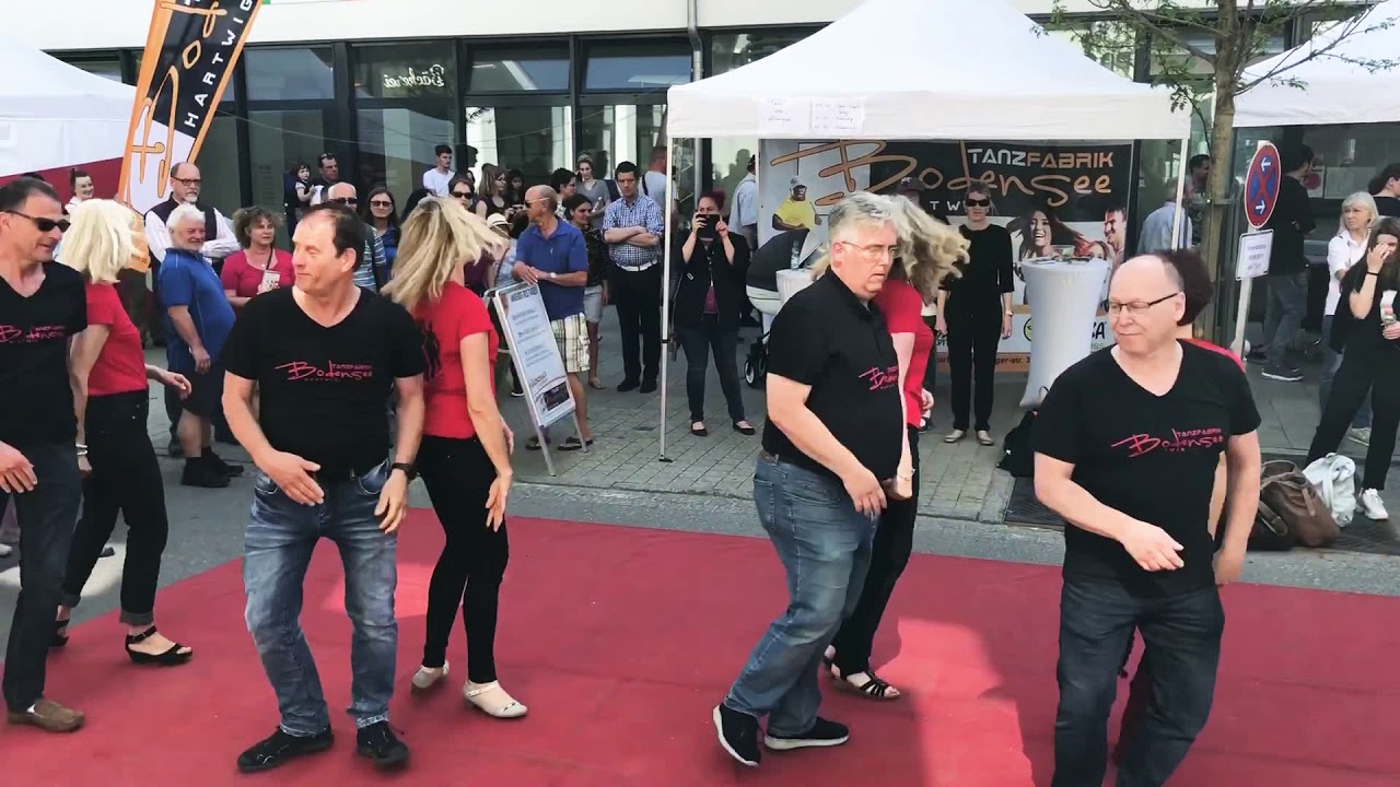 Tanzschule Tanzfabrik Bodensee mit West-Coast-Swing auf dem Dixiefest in Markdorf 2018