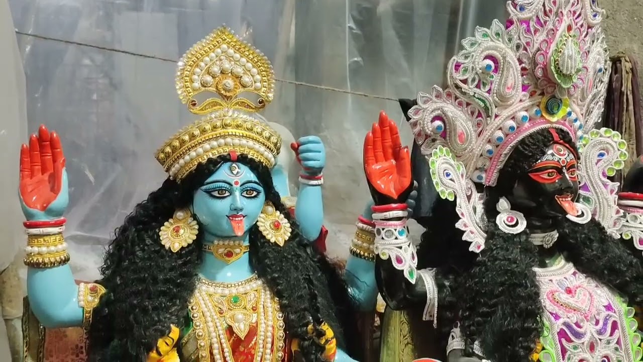 মা আসছে।। পুজোর আগে ঠাকু দেখা ।। কুমোরটুলি কলকাতা।। 🌺👣