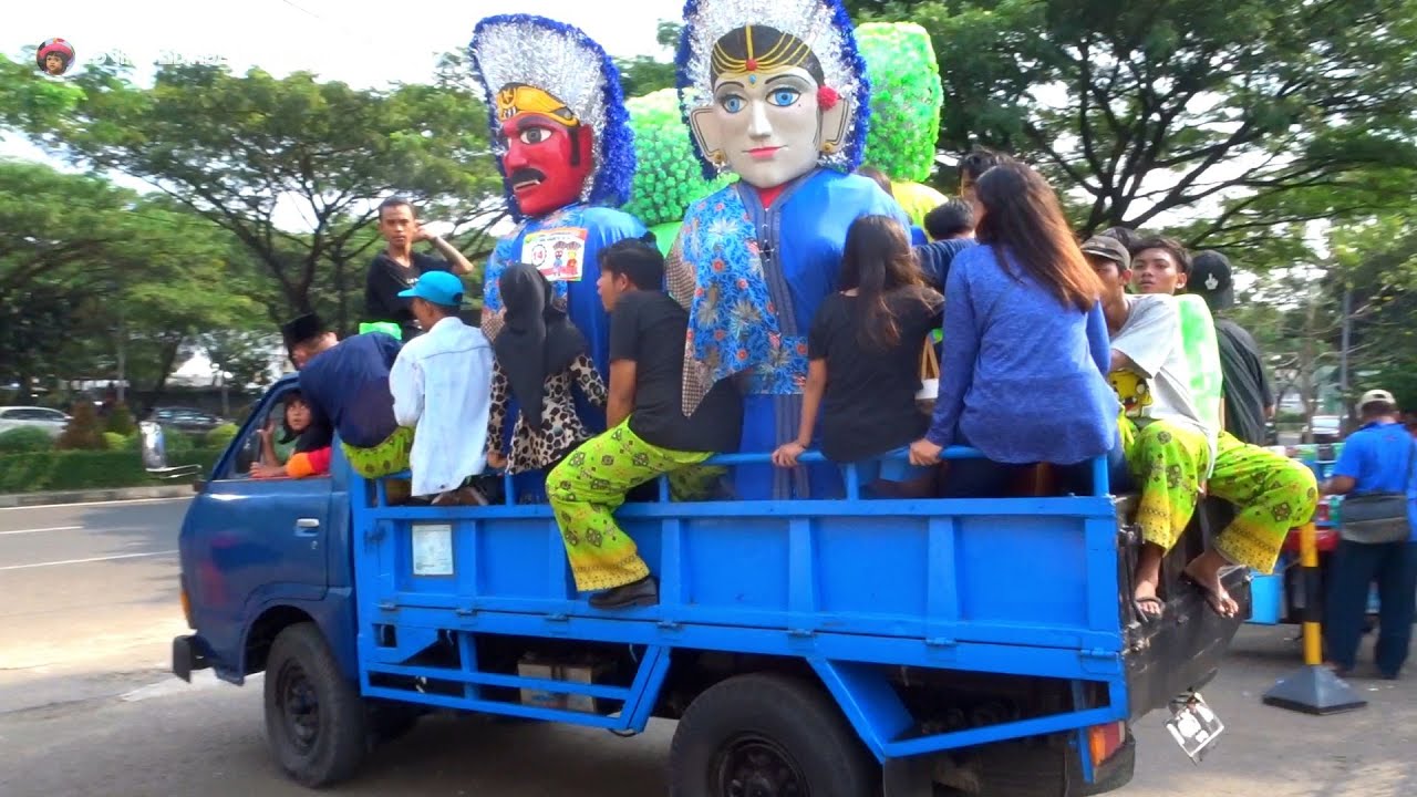 Ondel Ondel Takbiran Idul Fitri Keliling Naik Mobil