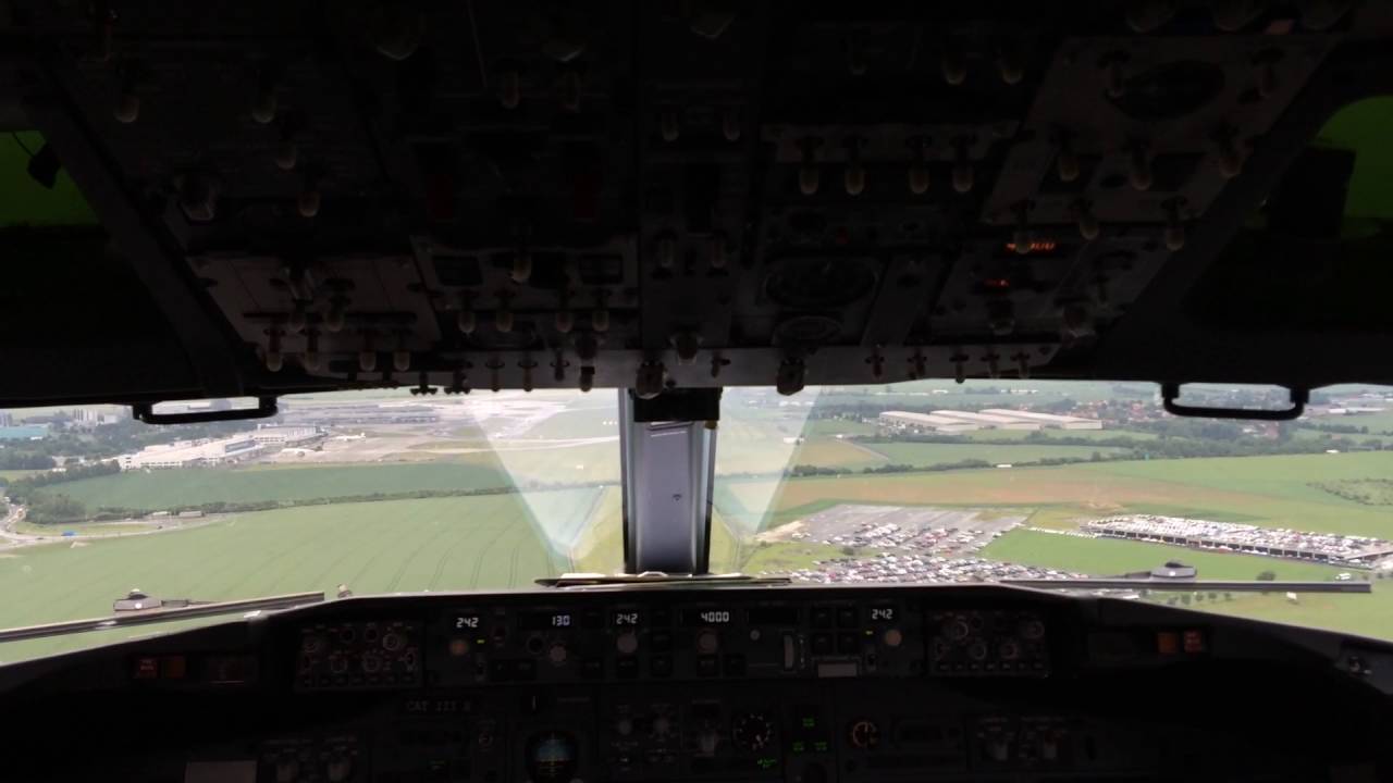 LKPR RWY24 cockpit Landing B737