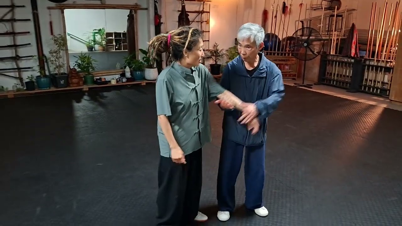 背包 Shoulder throw and arm throw