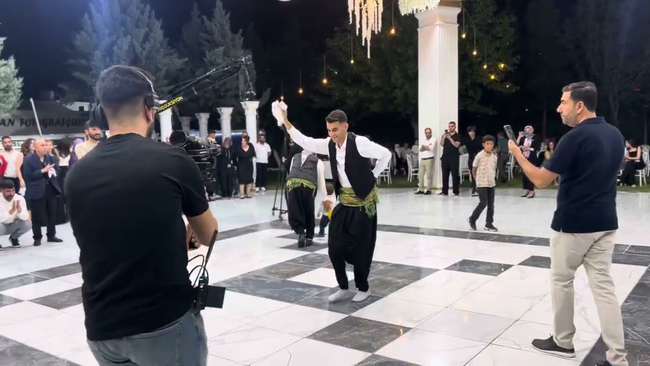 Diyarbakır Gençleri Halayda Belli Olur lo