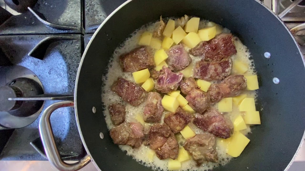 SPEZZATINO DI MANZO CON PATATE E CARCIOFI di Massimiliano Scriboni