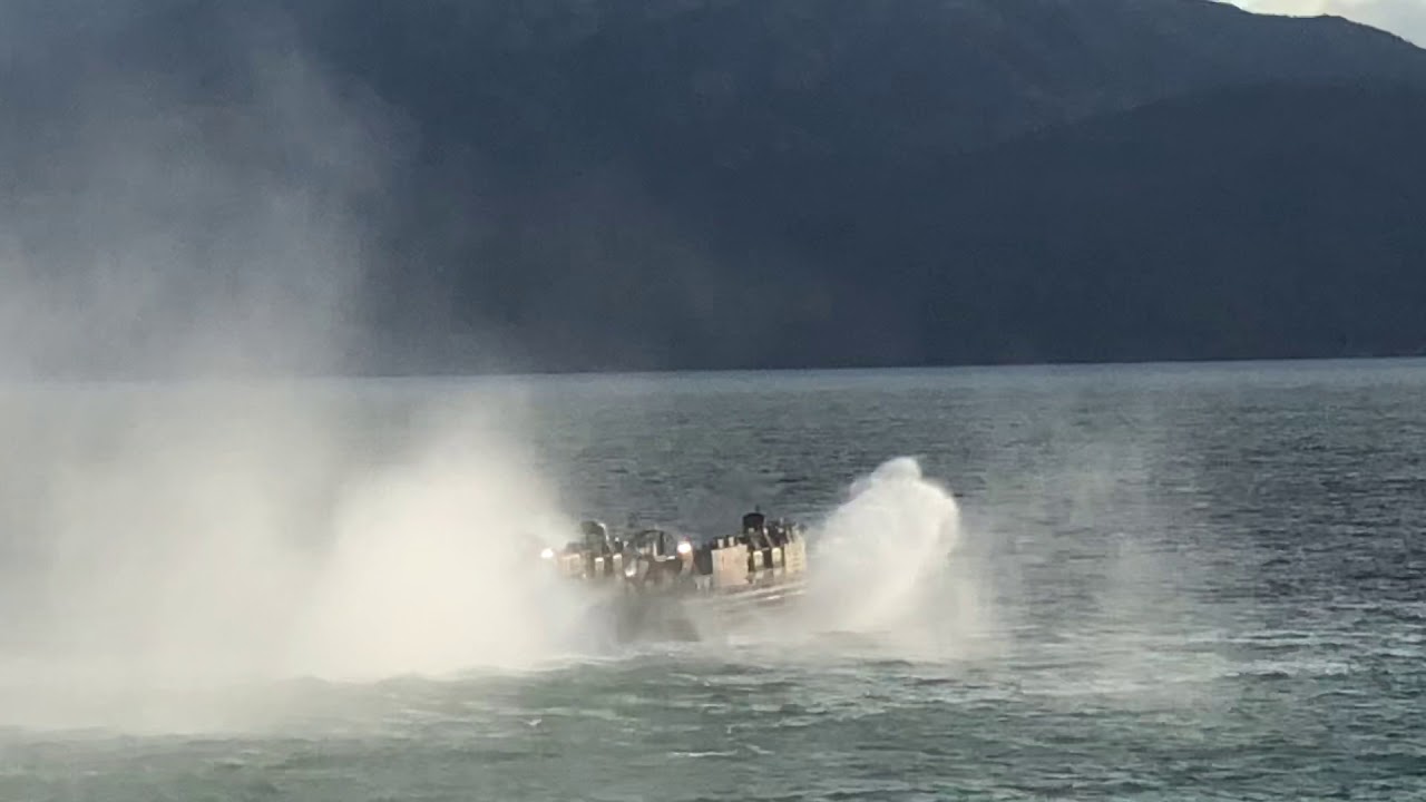 ホバークラフト lcac エルキャック って言うんですね〜(^ ^)