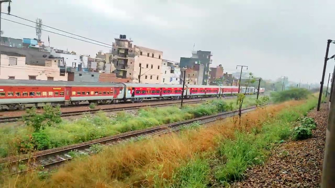 12274 New Delhi Howrah Duronto meet with 13257 Danapur Anand Vihar Janasadharan Exp