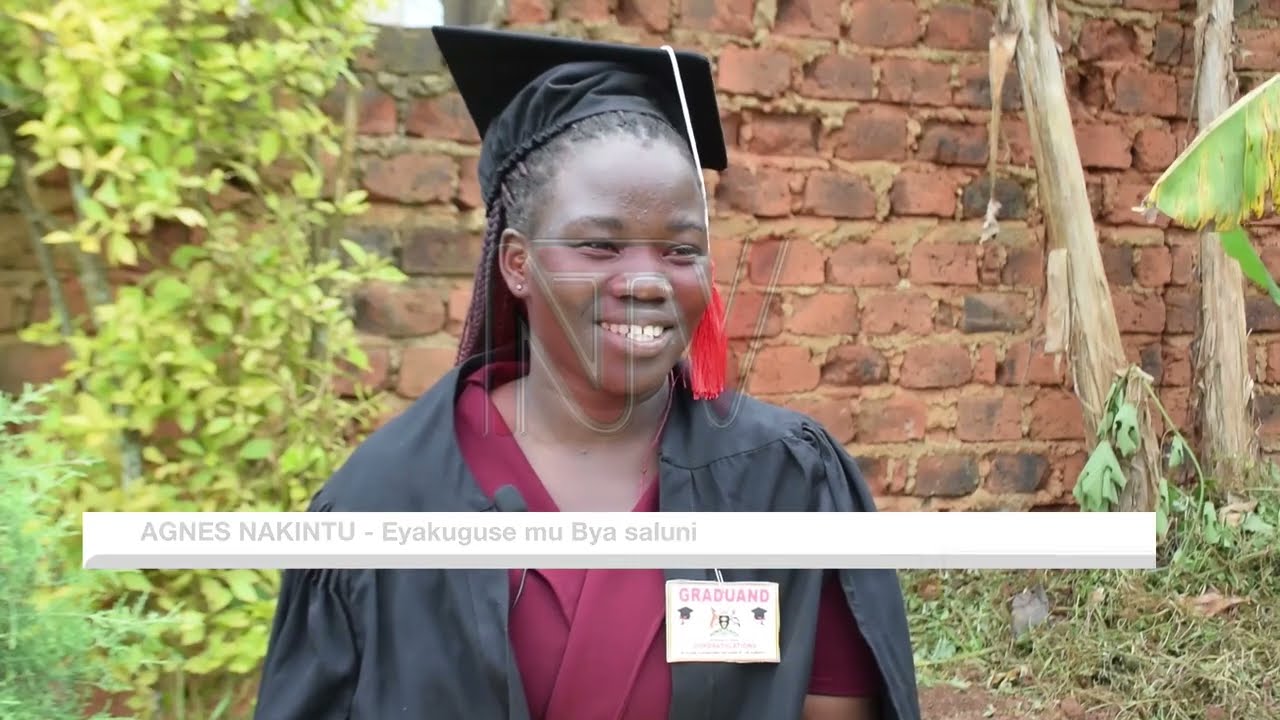 Omukozi eyatulugunyizibwa yamazeeko emisomo oluvannyuma lw’okuyambibwa abazirakisa
