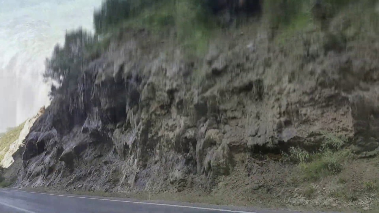 Pülümür Tunceli yolu Ağlayan kayalar.