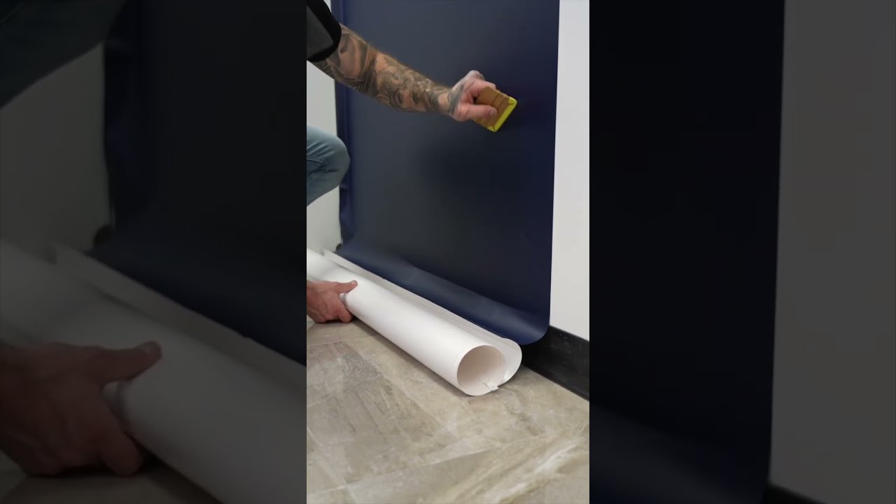 Guide pratique pour appliquer un film adhésif sur un mur - Tutoriel DIY