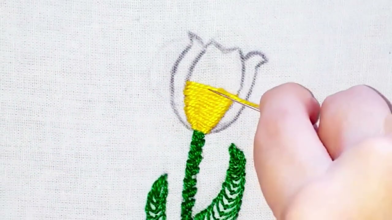 Hand embroidery. Embroidery a tulip flower. Embroidery for beginners. Вышивка гладью тюльпана.
