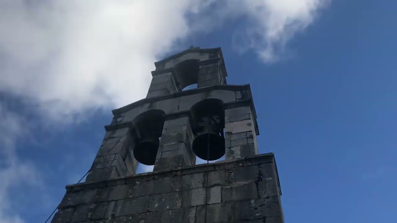 Черногория. Церковь святой Петки (Параскевы-Пятницы). Старинное кладбище. Село Микуличи.