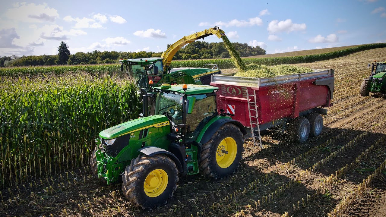 DEUX ENSILEUSE JOHN DEERE (8200i & 9700i) &agrave; l'ensilage de ma&iuml;s !! D&eacute;couverte du machine sync !!