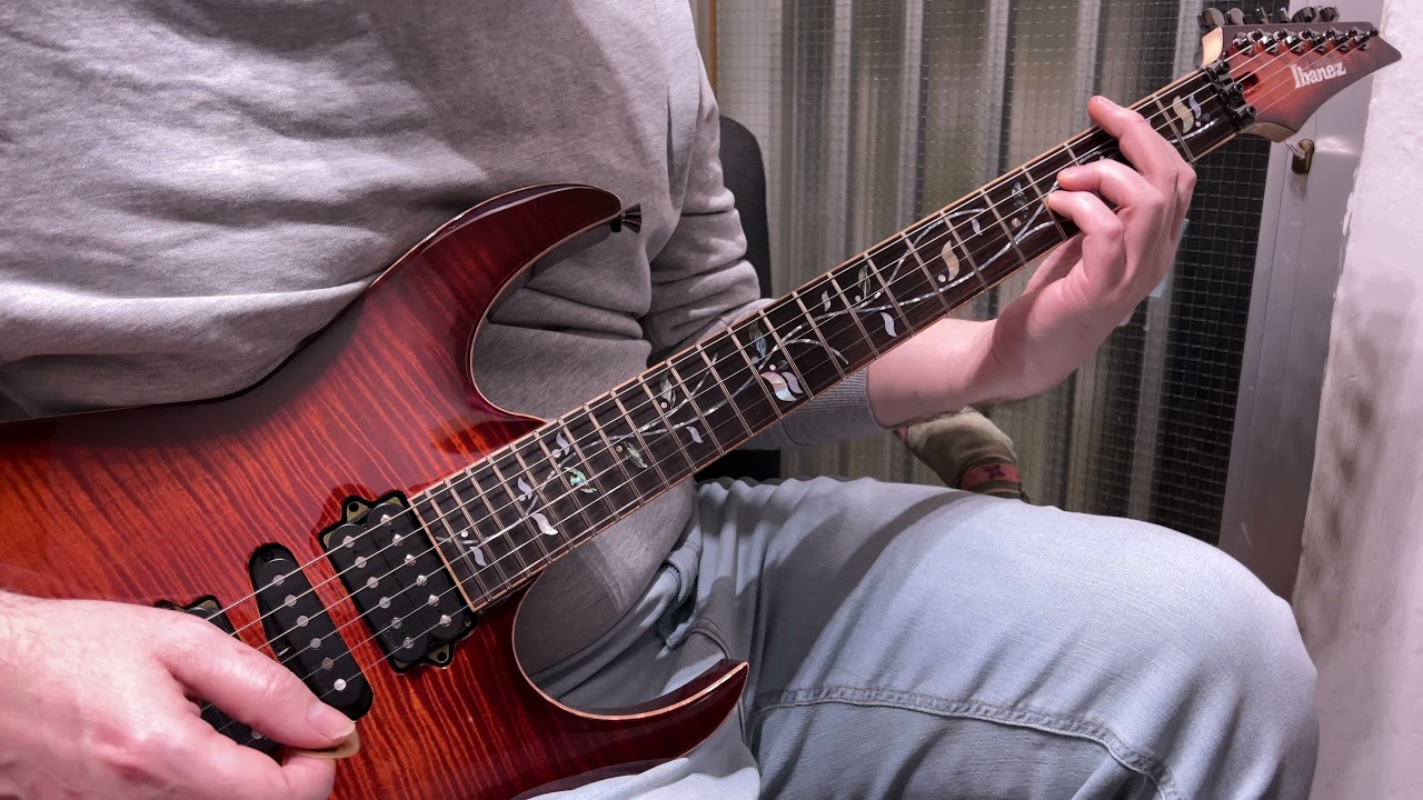 Probando Ibanez RG8570Z-BSR J-custom