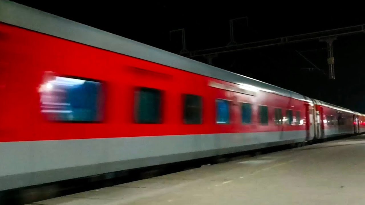 NIGHT SPEEDY 130Kmph LHB Superfast GANG | New Delhi - Mathura LINE.