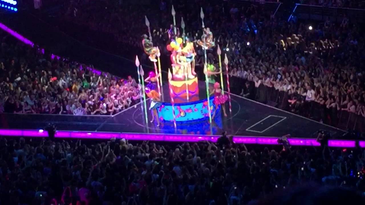 Katy Perry 2014 Sydney - Happy Birthday 🎂🎈🎈🎈