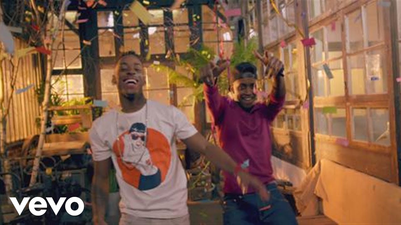 Pedida Perfeita Tararatata (Vers&atilde;o Portugu&ecirc;s) (Official Video)